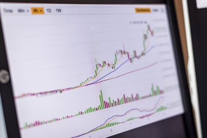 비트코인 94% 하락, 모두가 '팔 때' 늘린 이 남자의 투자 비법 3가지